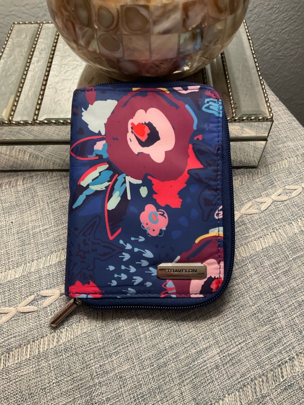 Travelon RFID blocked Passport Zip Wallet Mod Floral 4.5x6
